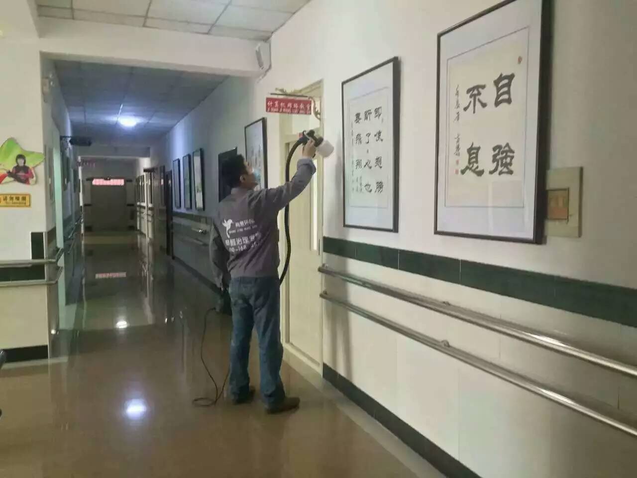 過(guò)道墻面噴涂施工 過(guò)道墻面噴涂施工