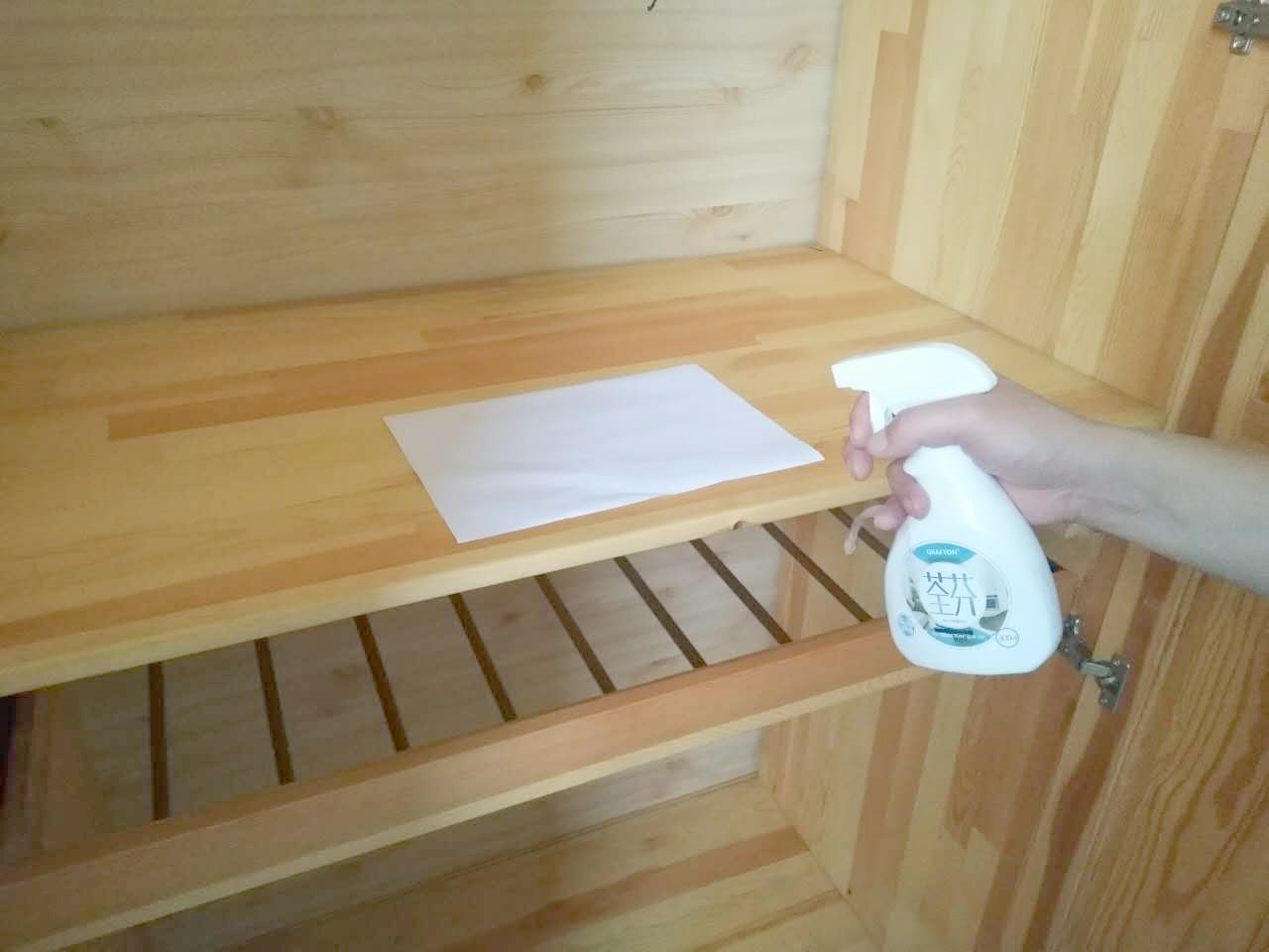 柜子隔檔放入A4紙噴涂增加接觸面積 柜子隔檔放入A4紙噴涂增加接觸面積