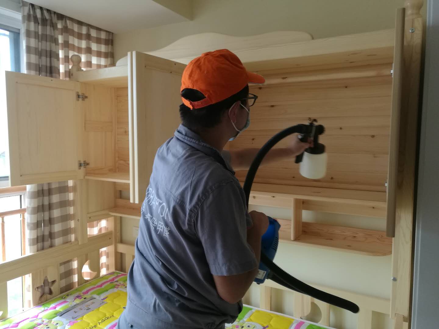 木柜隔檔重點噴涂施工 木柜隔檔重點噴涂施工