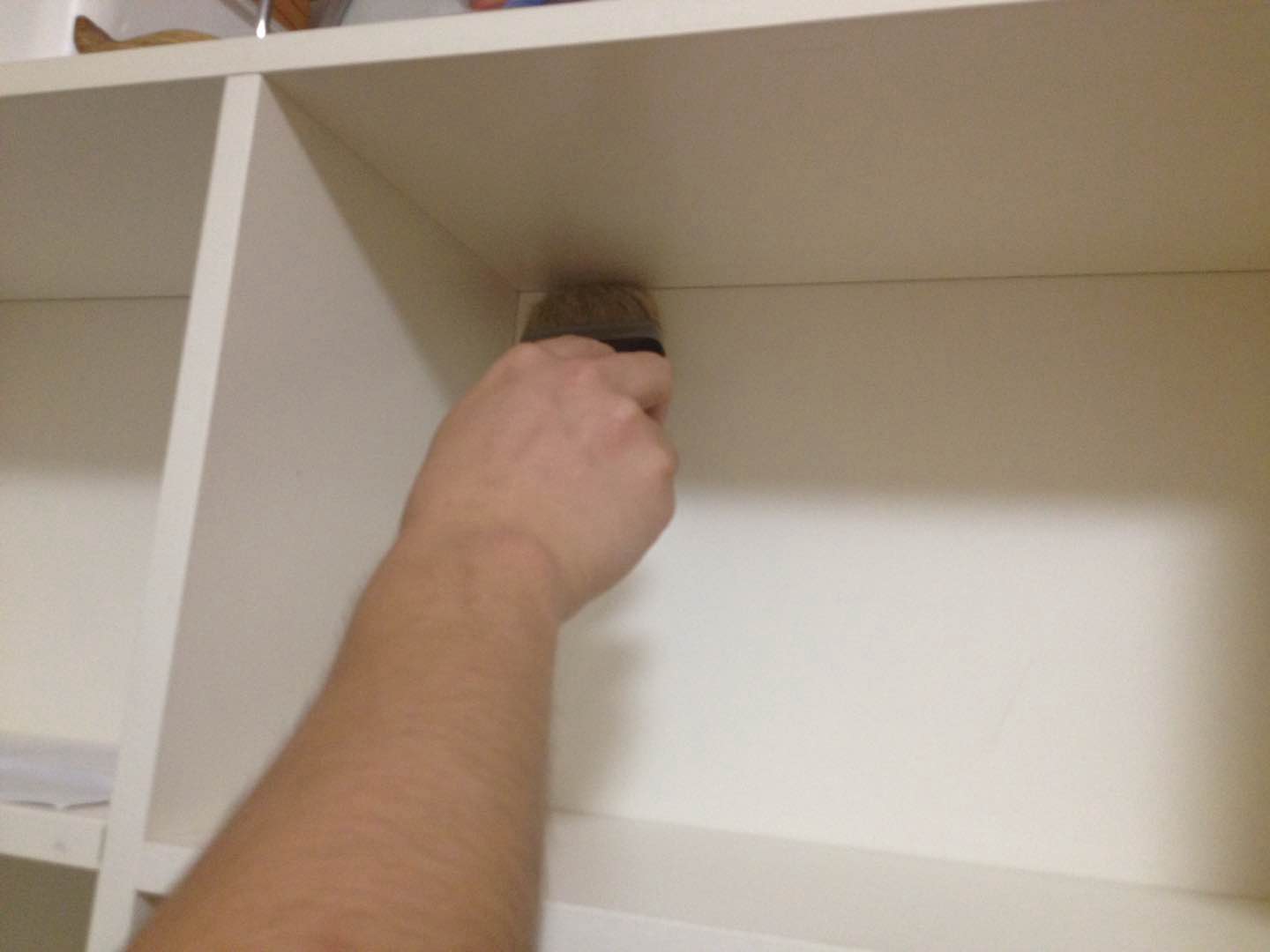 木柜接縫處刷子精細(xì)化處理 木柜接縫處刷子精細(xì)化處理