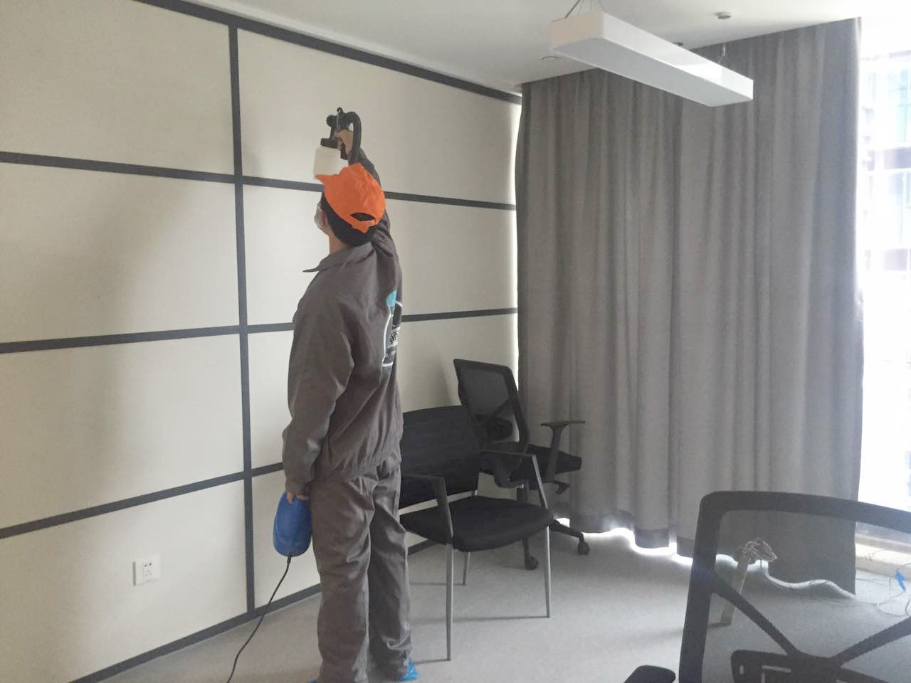 小型會議室墻面噴涂施工 小型會議室墻面噴涂施工