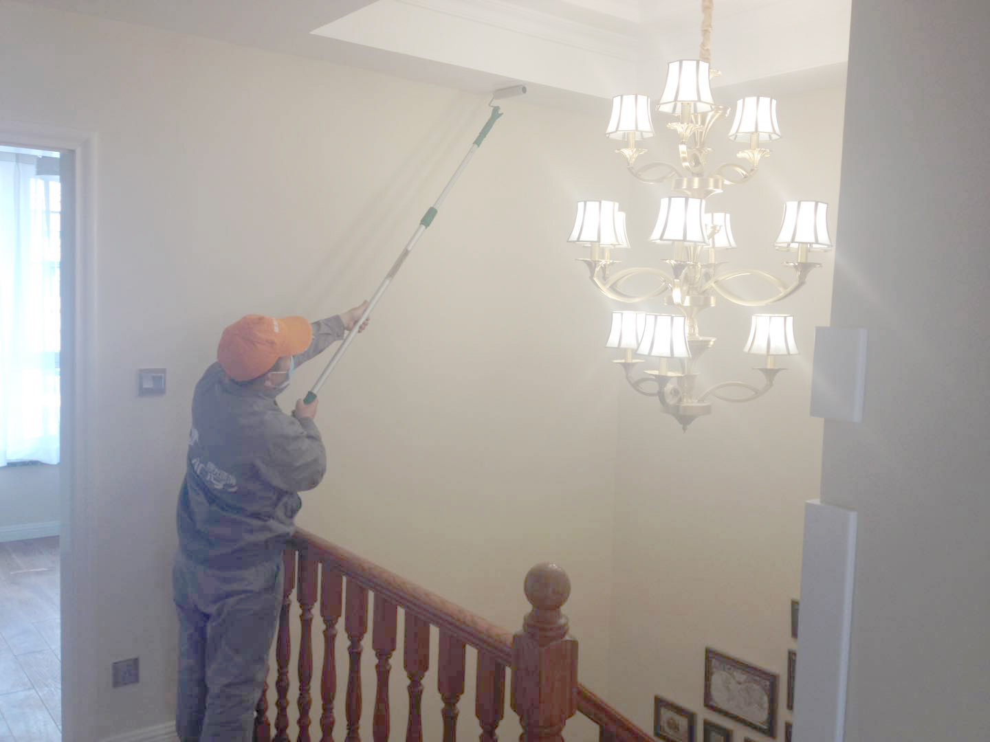 樓梯過道頂面滾筒全方位施工 樓梯過道頂面滾筒全方位施工