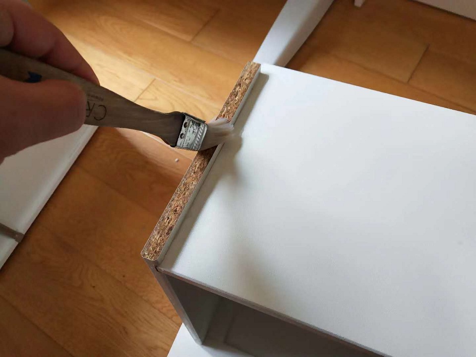 臥室床頭柜接縫刷子全方位甲醛治理 臥室床頭柜接縫刷子全方位甲醛治理