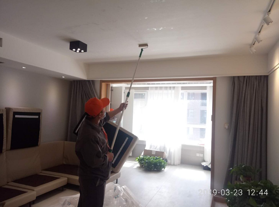 客廳頂面滾筒全方位施工治理 客廳頂面滾筒全方位施工治理