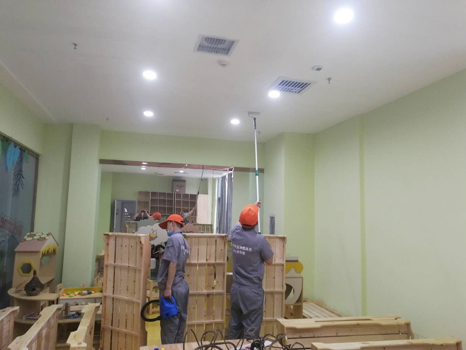 早教大廳頂面滾筒全方位施工治理 早教大廳頂面滾筒全方位施工治理