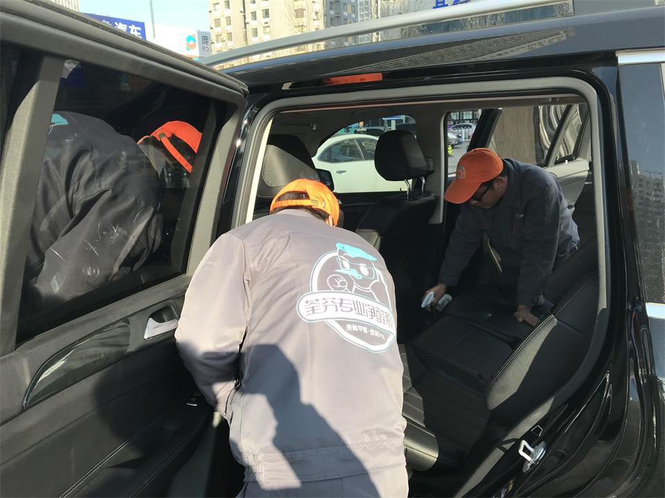 后排皮質座椅腳墊噴涂治理 后排皮質座椅腳墊噴涂治理