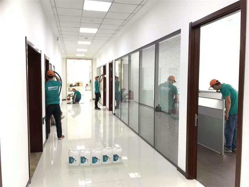 過(guò)道墻面全方位噴涂施工治理 過(guò)道墻面全方位噴涂施工治理