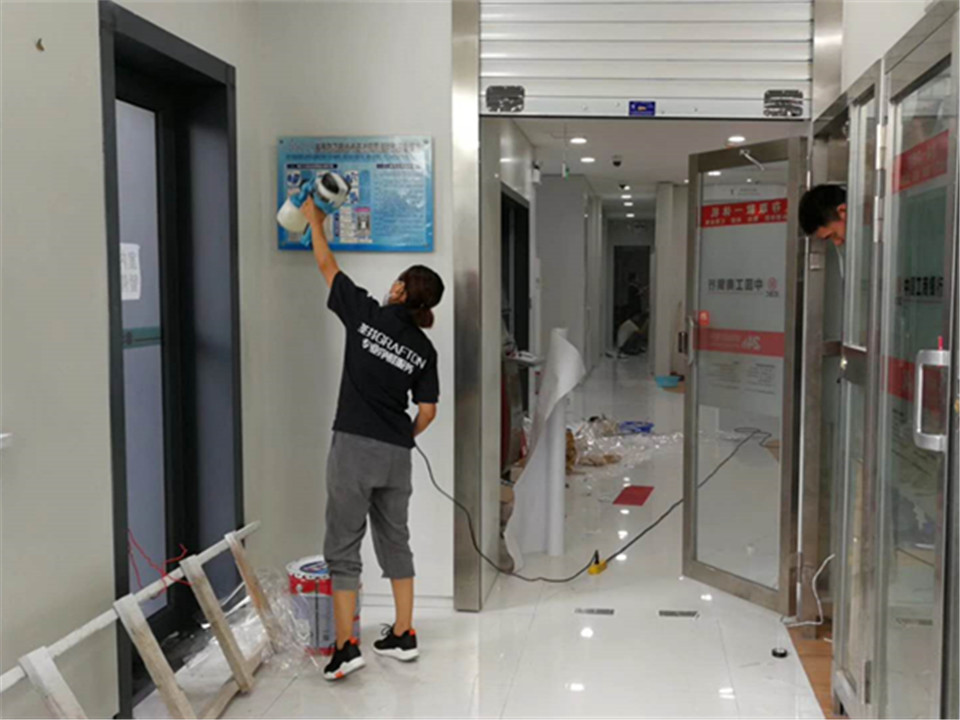 自助區域墻面噴槍施工 自助區域墻面噴槍施工