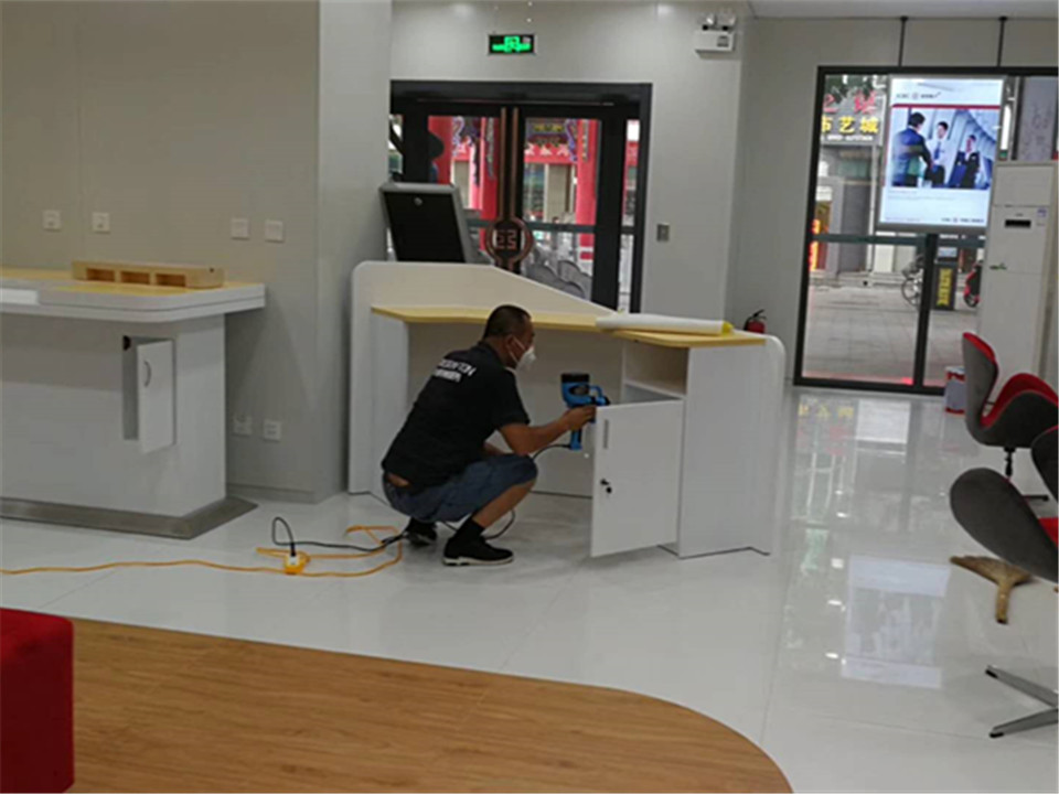 大廳接待臺柜子噴槍施工治理 大廳接待臺柜子噴槍施工治理