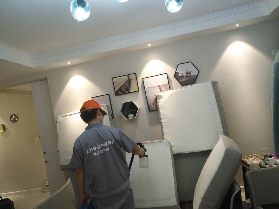 客廳沙發全方位噴涂施工 客廳沙發全方位噴涂施工