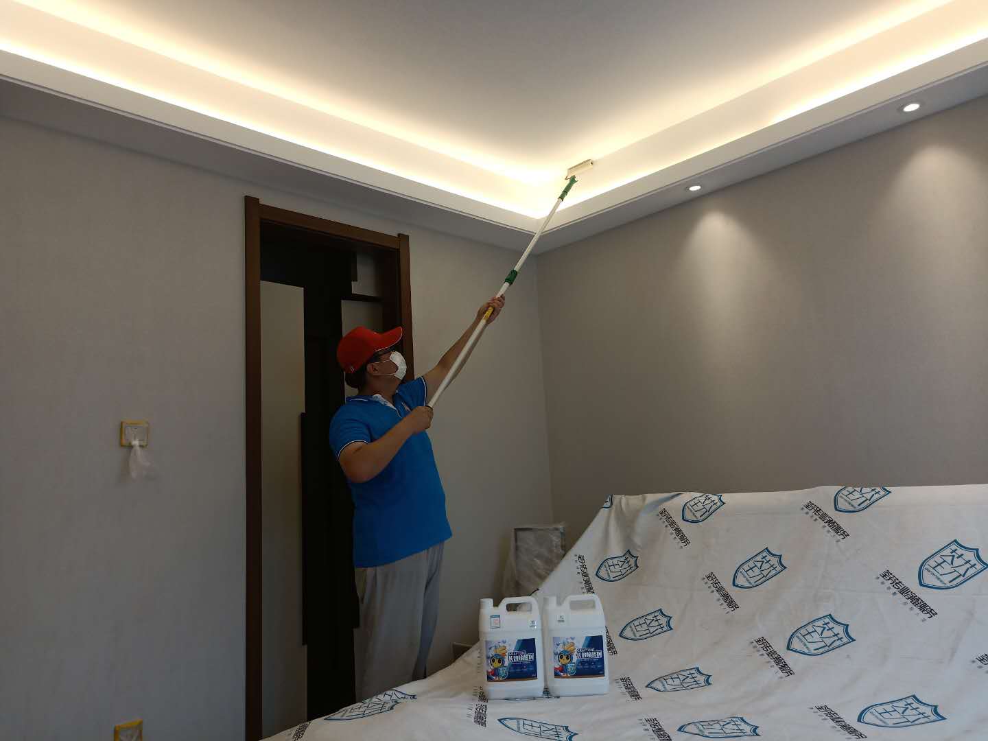 客廳頂面滾筒全方位施工治理 客廳頂面滾筒全方位施工治理