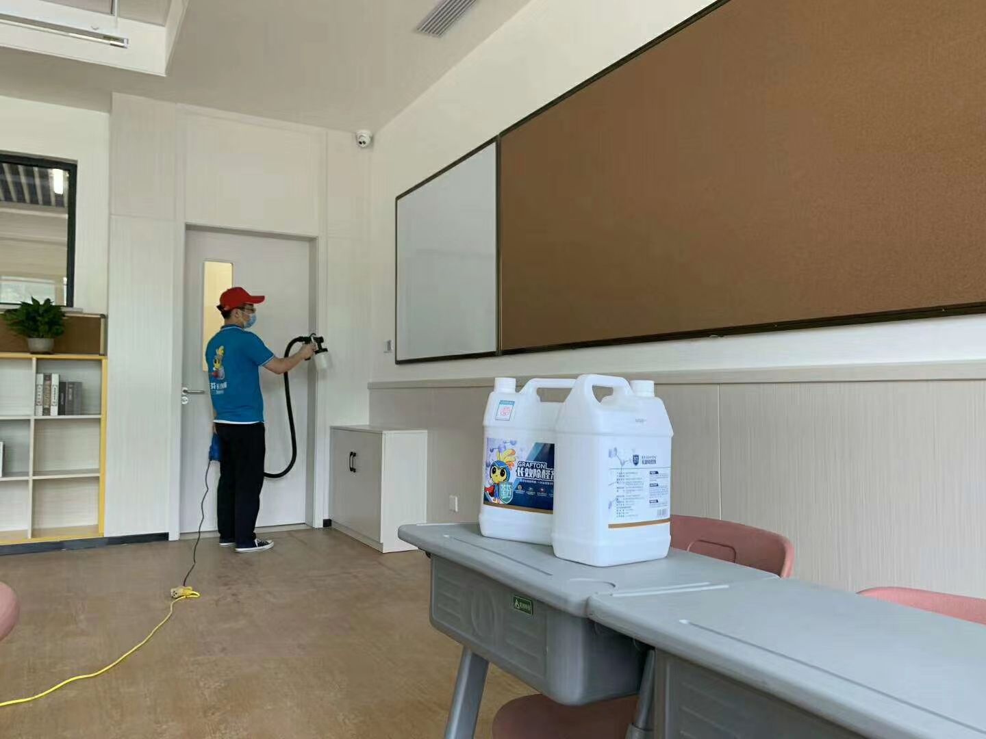 教室墻面全方位噴涂施工治理甲醛 教室墻面全方位噴涂施工治理甲醛