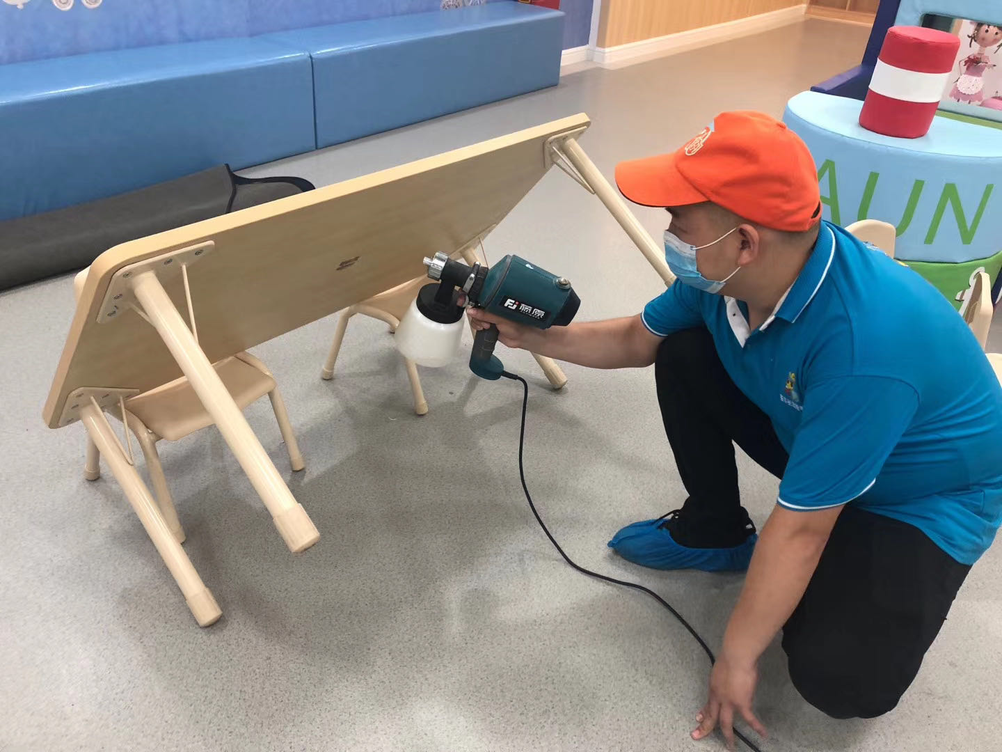 幼兒園桌子除甲醛施工 幼兒園桌子除甲醛施工