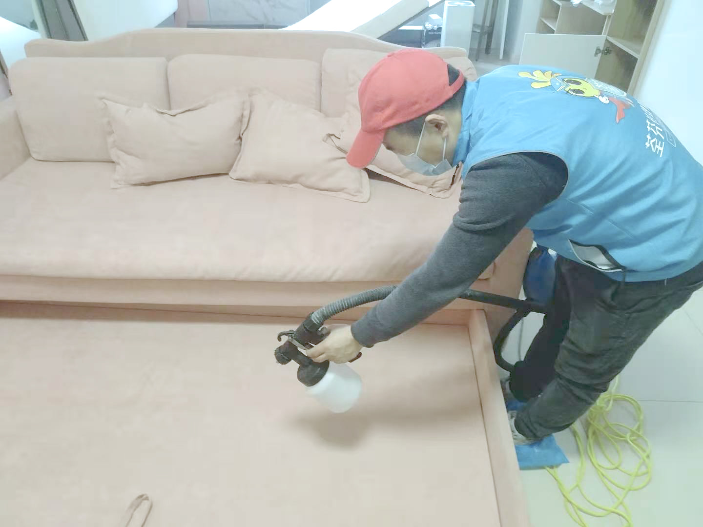 客廳布藝沙發全方位噴涂治理甲醛 客廳布藝沙發全方位噴涂治理甲醛