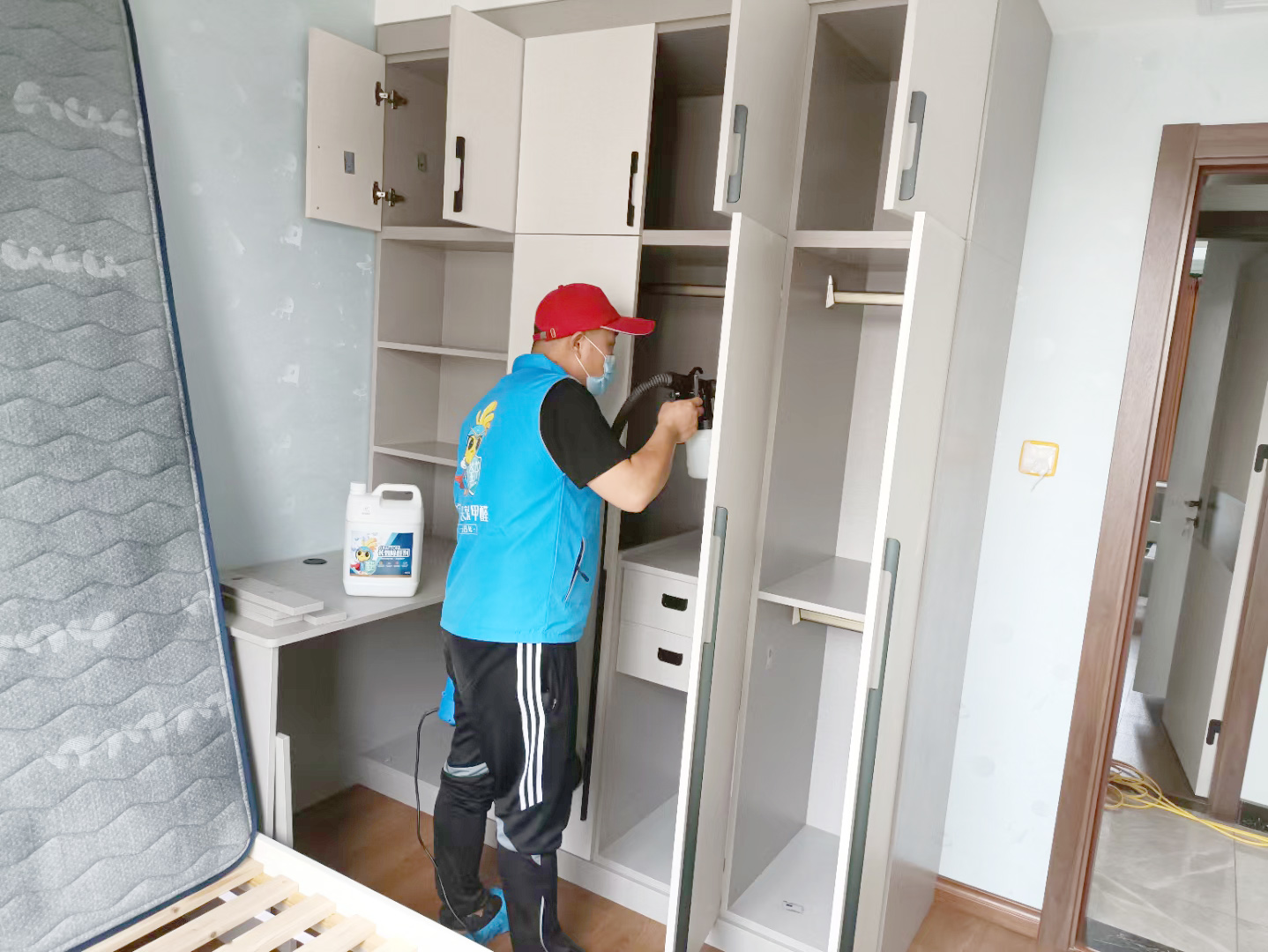 臥室衣柜全方位噴涂治理 臥室衣柜全方位噴涂治理