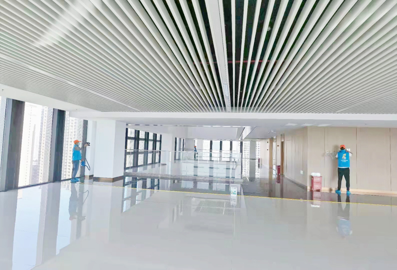 太原地鐵中心墻面噴涂施工 太原地鐵中心墻面噴涂施工