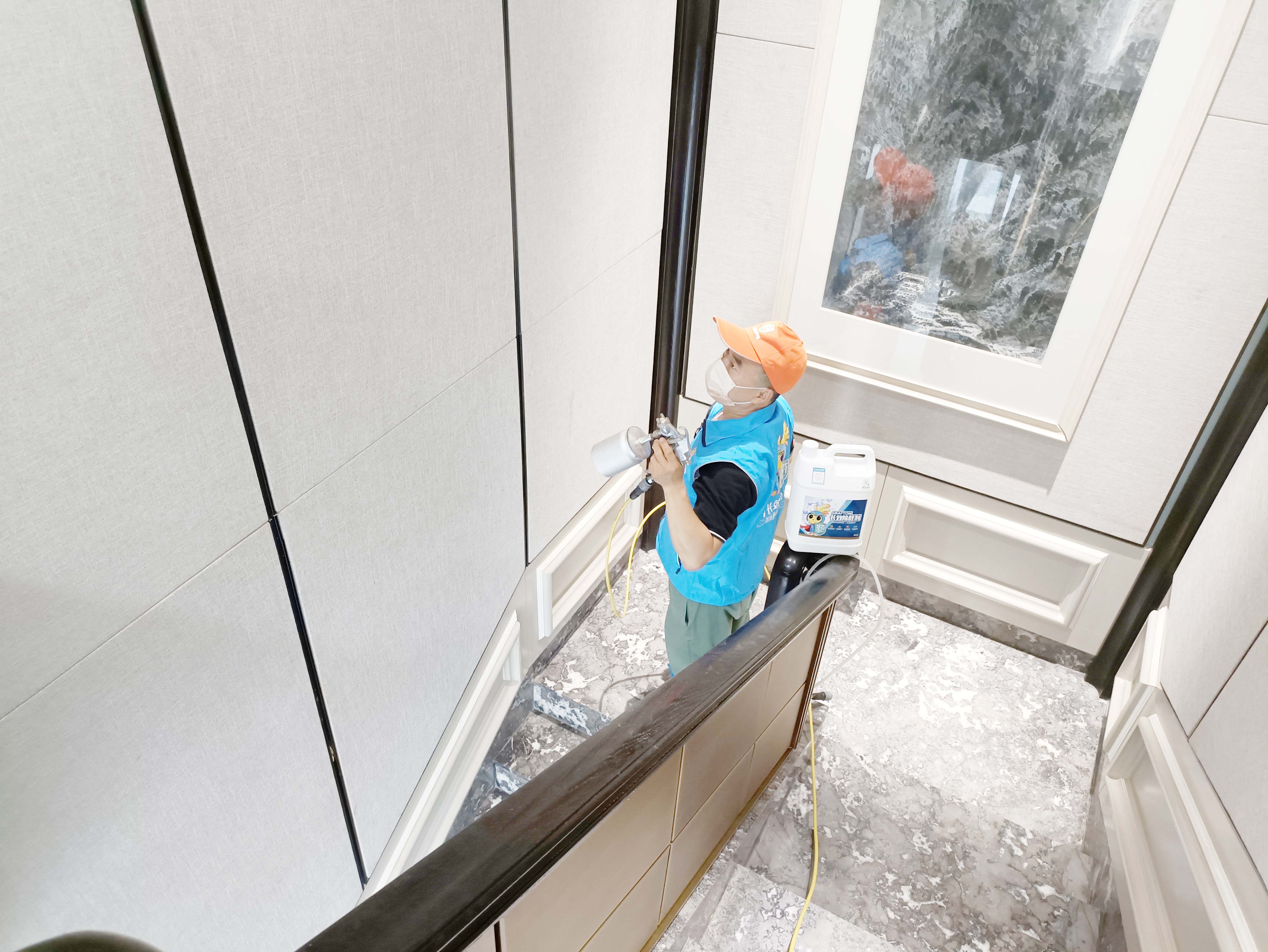 樓梯過(guò)道護(hù)墻板噴涂施工治理