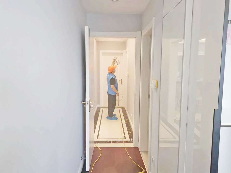 客餐廳過道墻面頂面噴槍施工 客餐廳過道墻面頂面噴槍施工