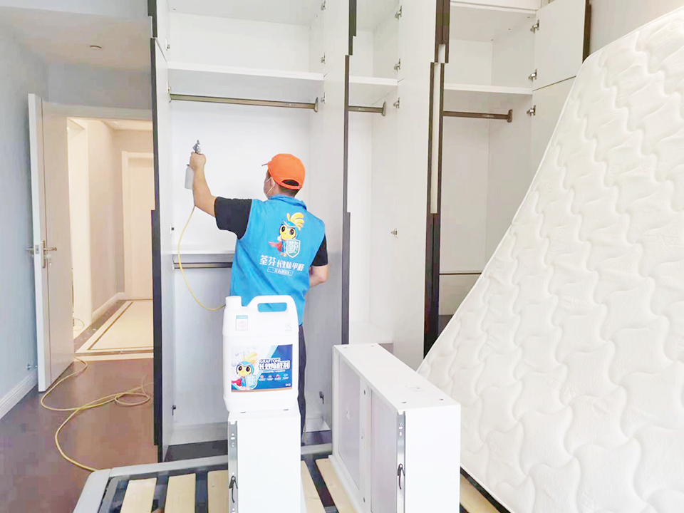 臥室衣柜噴槍施工治理甲醛 臥室衣柜噴槍施工治理甲醛