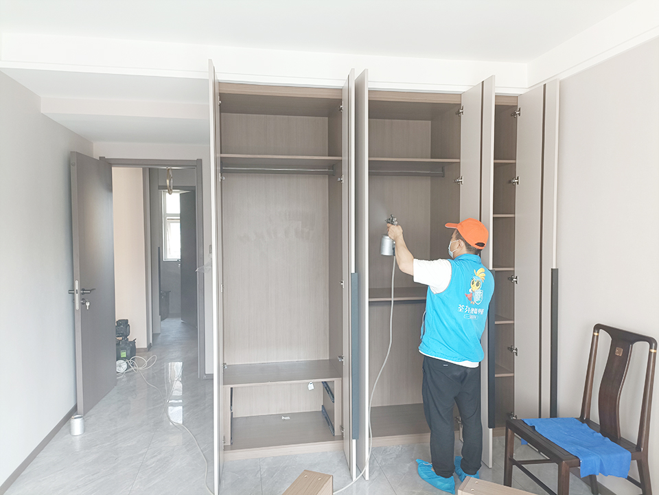 臥室衣柜全方位噴涂治理 臥室衣柜全方位噴涂治理
